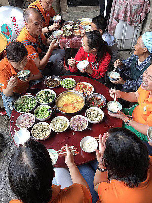 nba季后赛2025时间_那个让老师骄傲的“调皮”班级!30年同学聚会nba季后赛2025时间,还伴有一封来自贵州的感谢信