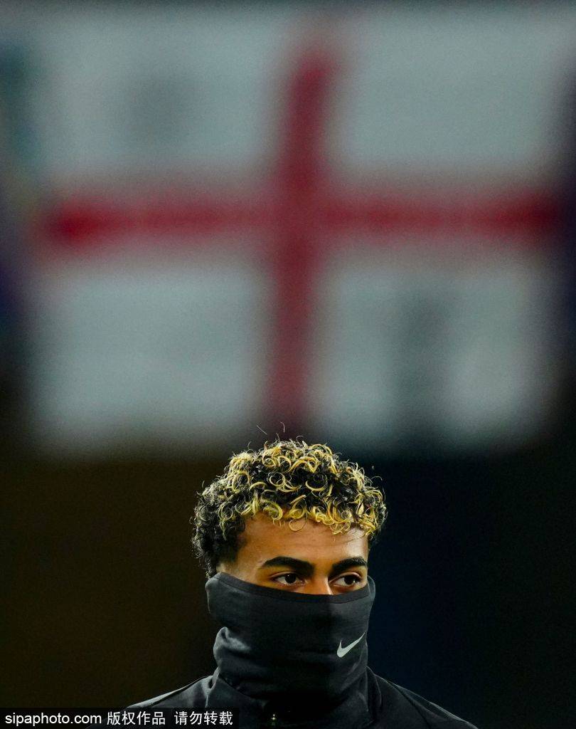 曼彻斯特联足球
_切尔西的坚韧与挑战:少打一人也能逼平阿森纳曼彻斯特联足球
,昔日惨败曼联的反思