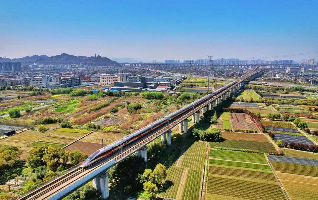 皇冠信用需要押金吗_全程1318公里皇冠信用需要押金吗，中间只停一站！探访京沪间最快列车