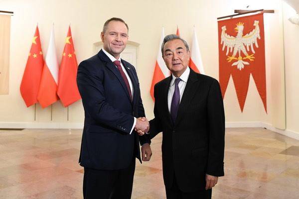 美国职业大联盟_波兰总统纳夫罗茨基会见王毅